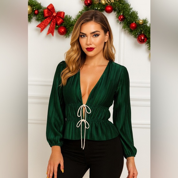 Wayf Tops - NWT $108 WAYF blouse in emerald green women’s size M sz 8